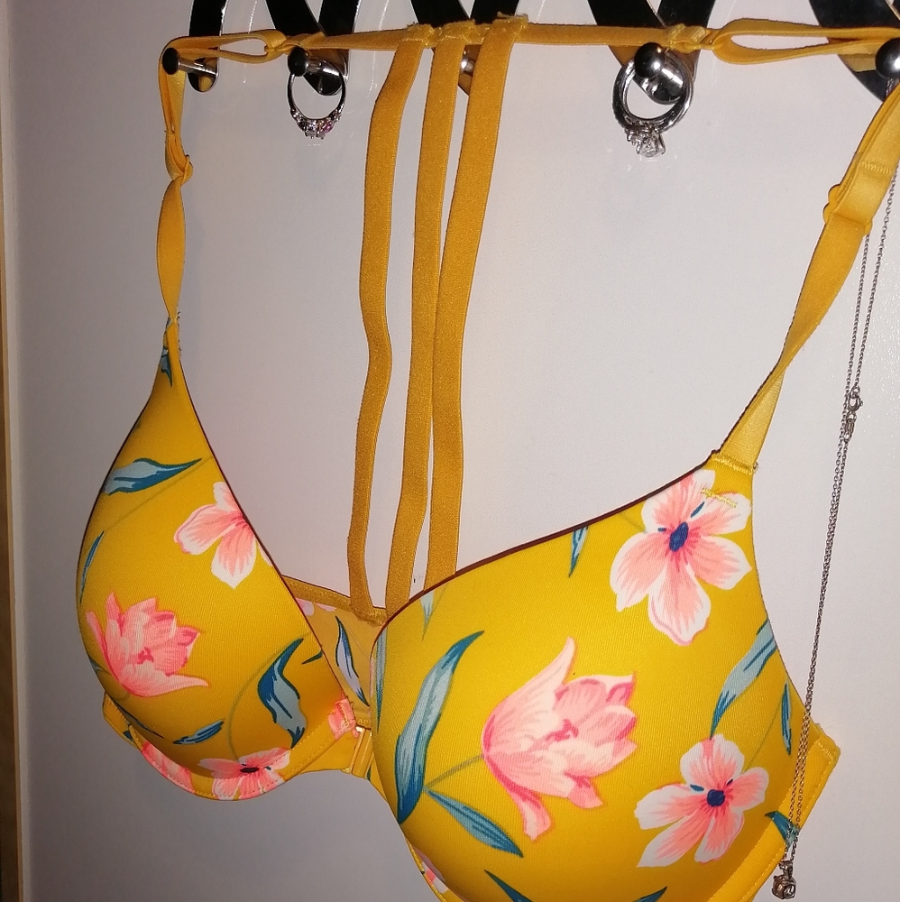 BNWOT Victoria's secret push-up bra - front clasp - Picture 2 of 7